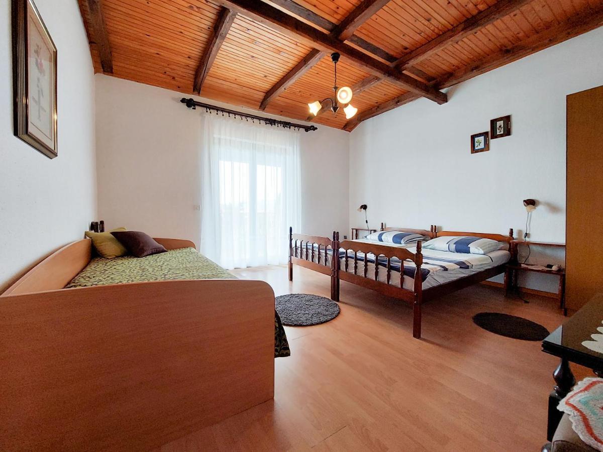 Apartments Vilim Pinezici  Exterior photo